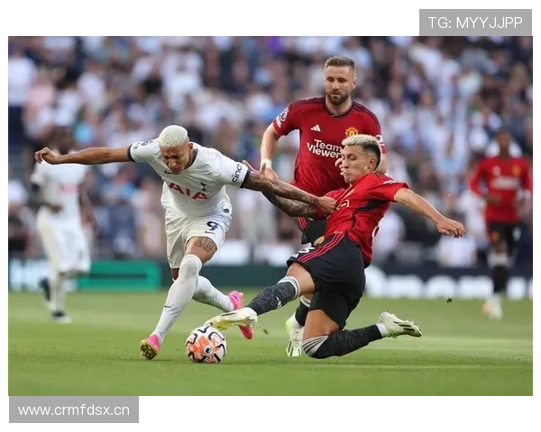 曼联防线失误频繁问题持续显现，关键战稳定性面临考验