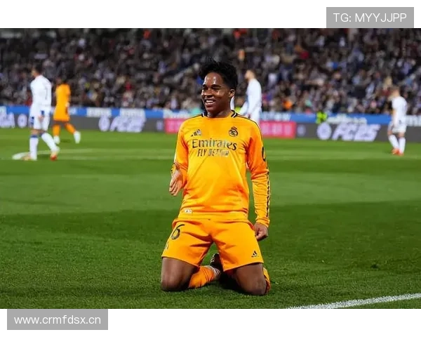 皇马后防伤病名单扩大：对球队表现造成影响，赛季稳定性面临考验