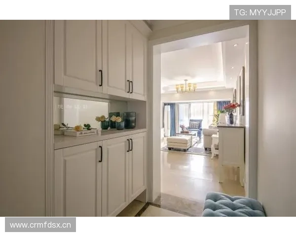 石智勇每天三点起床，家里倒是挺普通，但他鞋柜金光闪闪让我怀疑人生