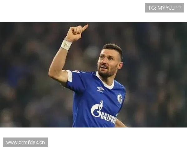 范迪克穿西装像走红毯，场上那股拼劲儿完全没了，好像换了个人似的！